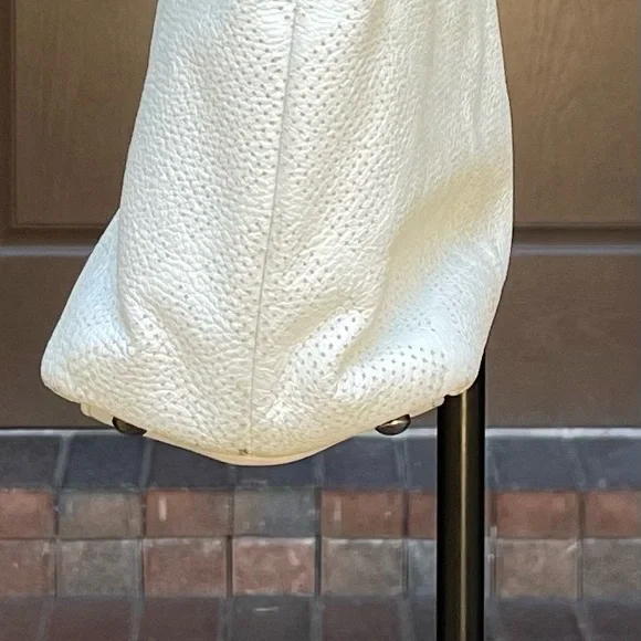 Chanel white lambskin leather tote - Picture 8 of 16